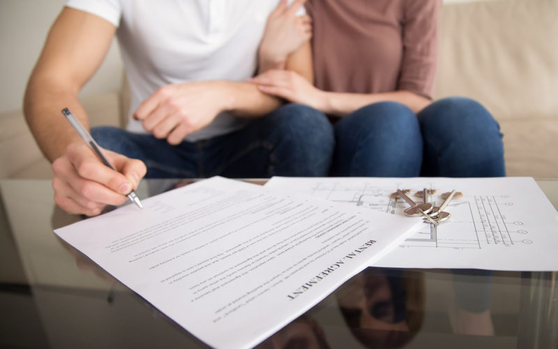 couple signing a rental contract
