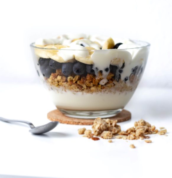 yogurt with blueberries and granola