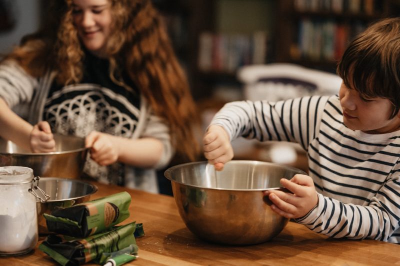 kids baking